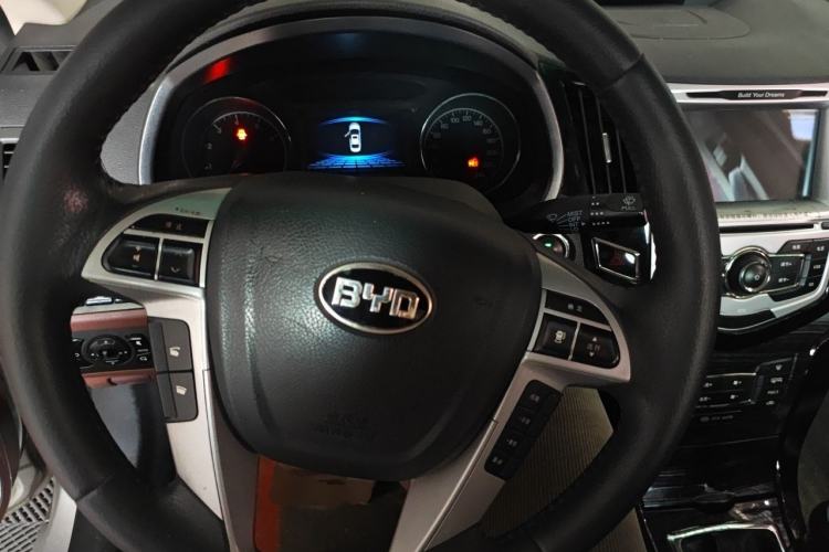 Used BYD Surui 2015 1.5L Manual Luxury Model Steering Wheel