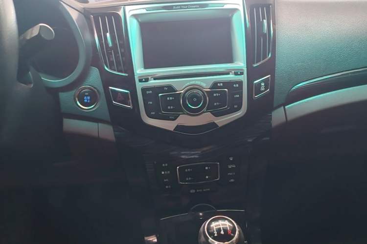 Used BYD Surui 2015 1.5L Manual Luxury Model Audio And AC Panel