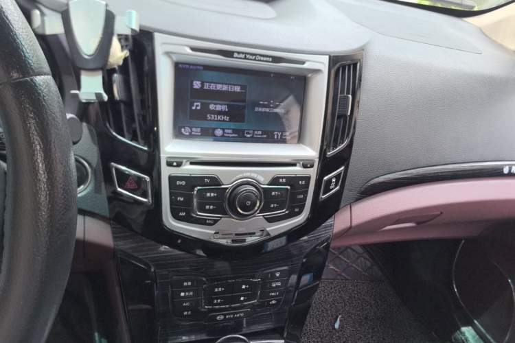 Used BYD Surui 2015 Revised Version 1.5L Manual Luxury Edition Audio And AC Panel