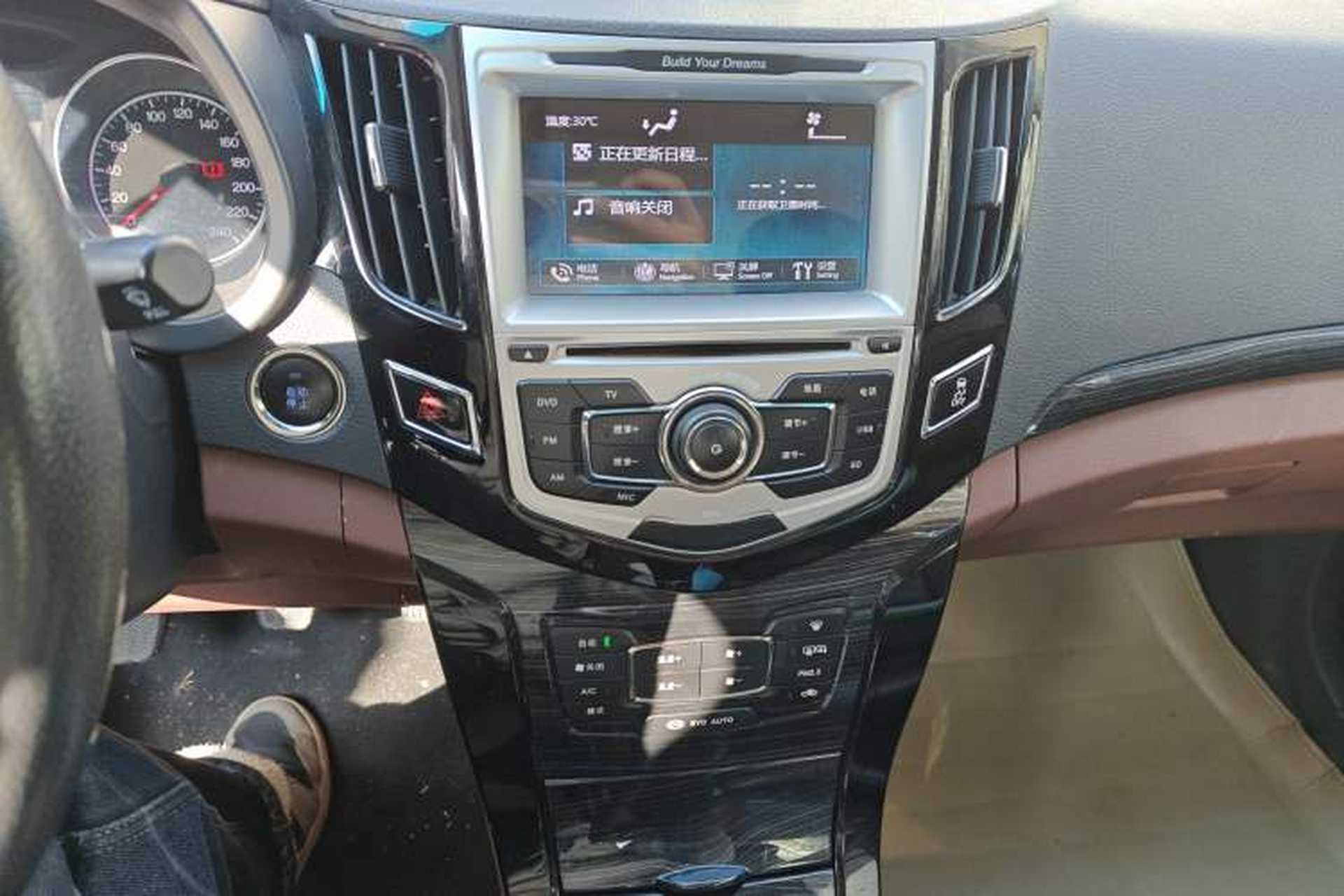 Used BYD Surui 2015 1.5L Manual Luxury Model Audio And AC Panel