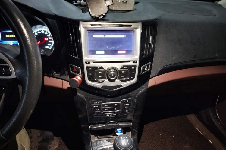 Used BYD Surui 2015 1.5L Manual Luxury Model Audio And AC Panel