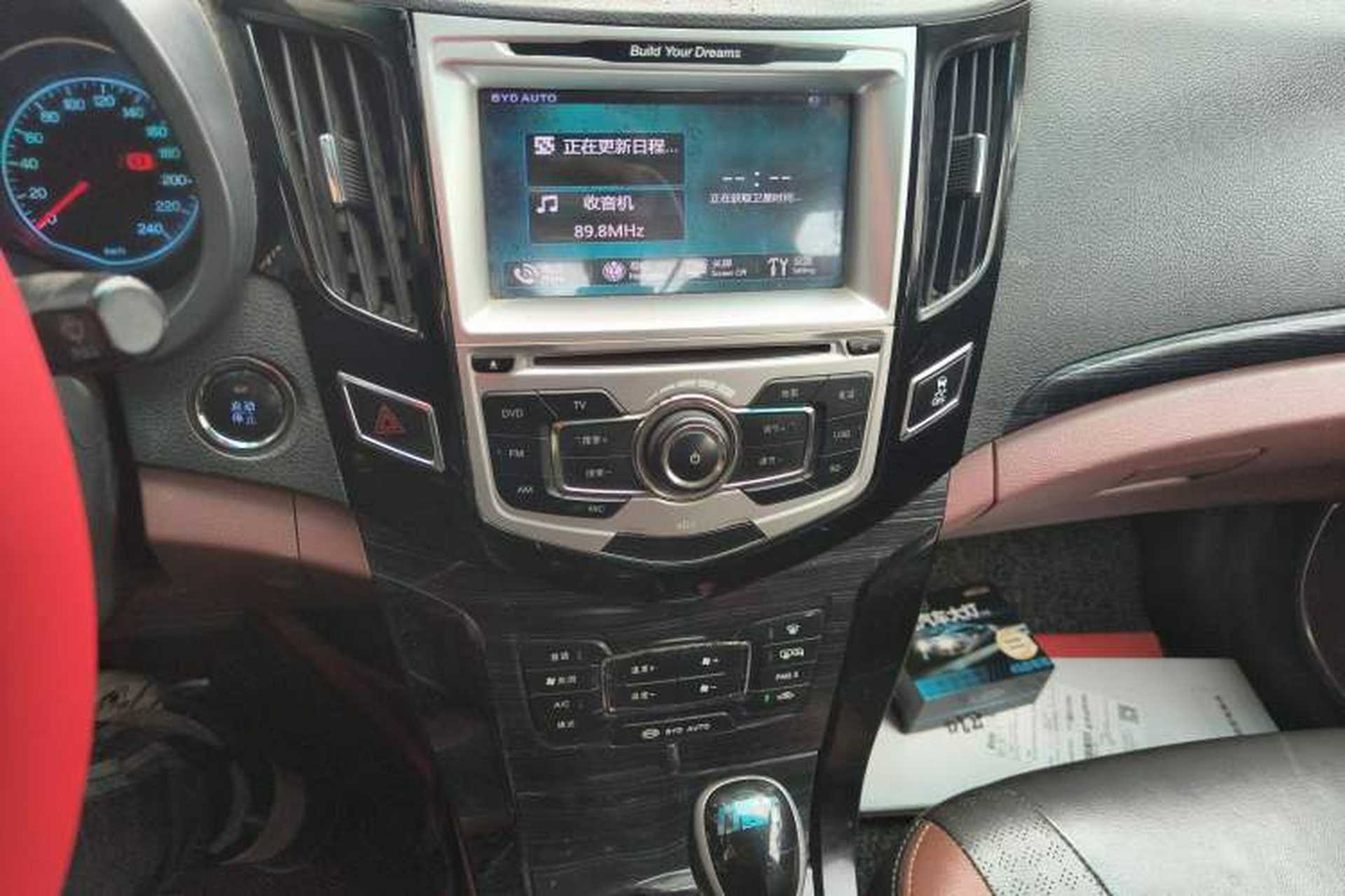Used BYD Surui 2015 Revised Version 1.5L Automatic Luxury Edition Audio And AC Panel