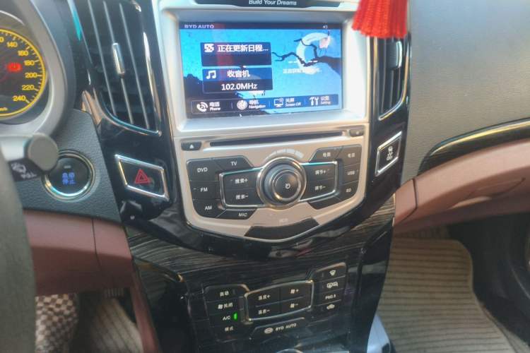 Used BYD Surui 2015 1.5L Manual Luxury Model Audio And AC Panel