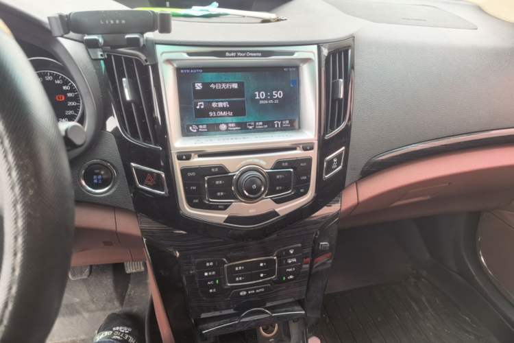 Used BYD Surui 2015 Revised Version 1.5L Manual Luxury Edition Audio And AC Panel