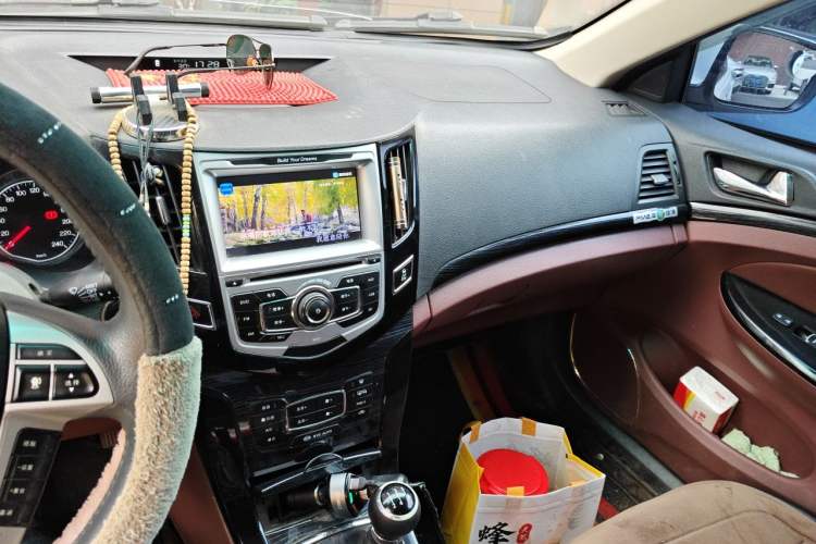 Used BYD Surui 2015 Revised Version 1.5L Manual Luxury Edition Audio And AC Panel