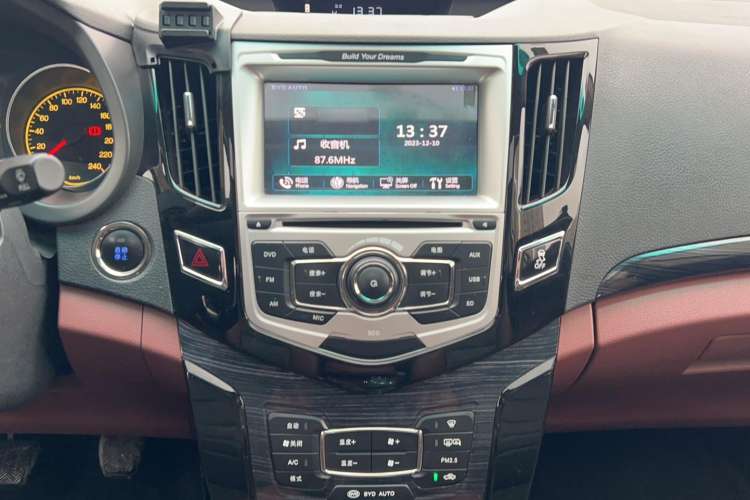Used BYD Surui 2015 Revised Version 1.5L Manual Luxury Edition Audio And AC Panel