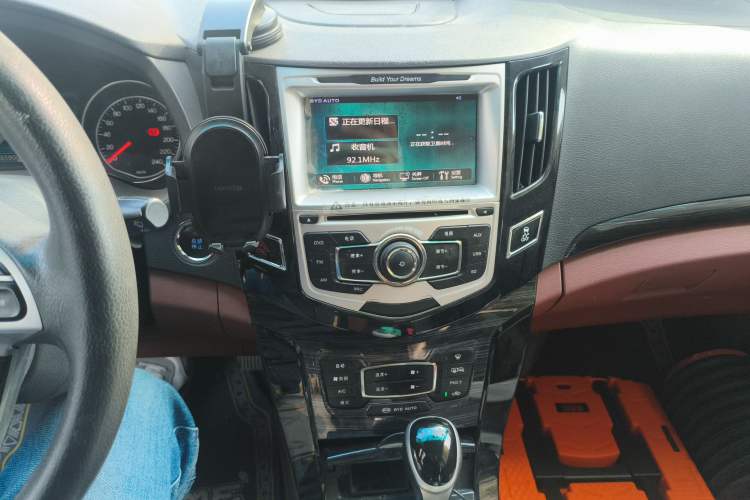 Used BYD Surui 2015 1.5L Automatic Luxury Model Audio And AC Panel