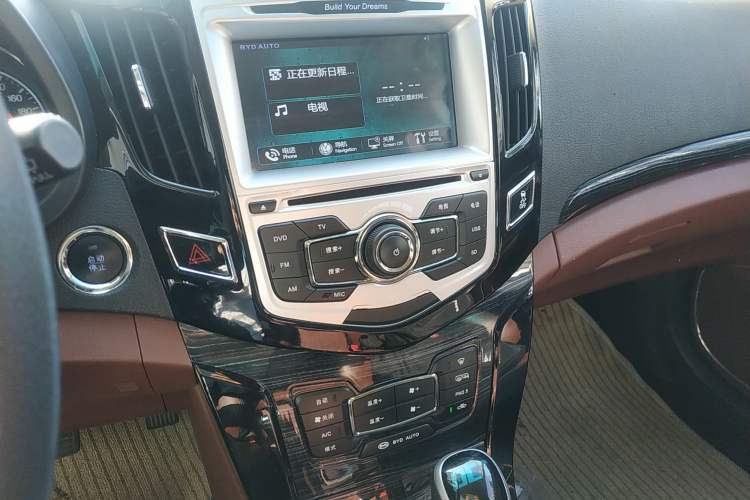 Used BYD Surui 2015 1.5L Automatic Luxury Model Audio And AC Panel