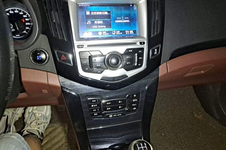 Used BYD Surui 2015 Revised 1.5L Manual Flagship Version Audio And AC Panel