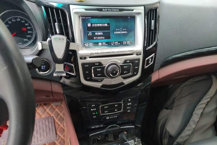 Used BYD Surui 2015 1.5L Manual Luxury Model Audio And AC Panel