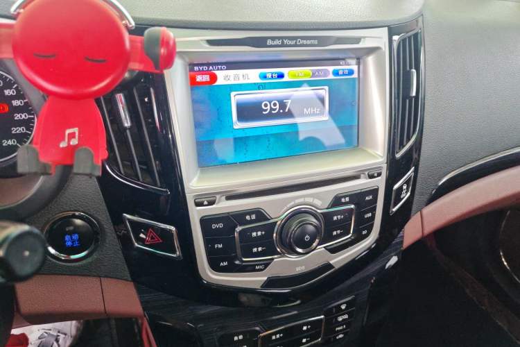 Used BYD Surui 2015 Revised Version 1.5L Automatic Luxury Edition Audio And AC Panel