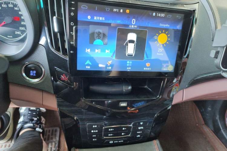 Used BYD Surui 2015 1.5L Manual Luxury Model Audio And AC Panel
