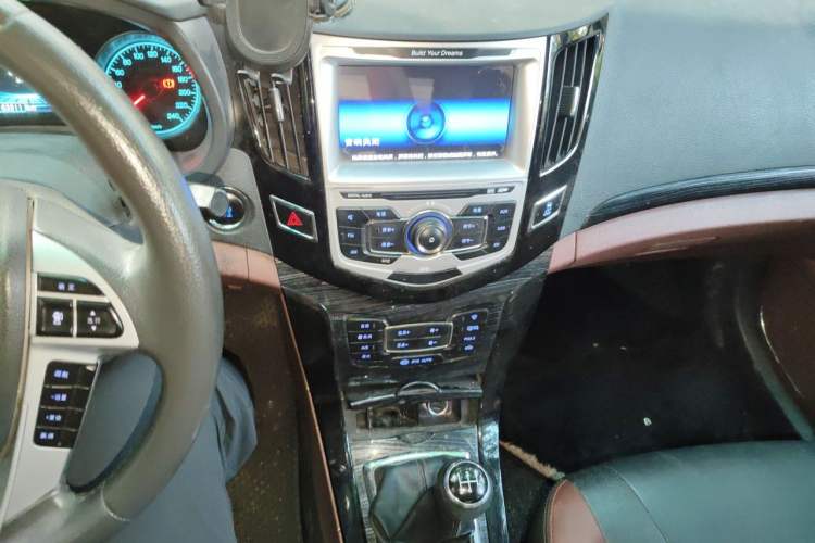 Used BYD Surui 2015 Revised Version 1.5L Manual Luxury Edition Audio And AC Panel