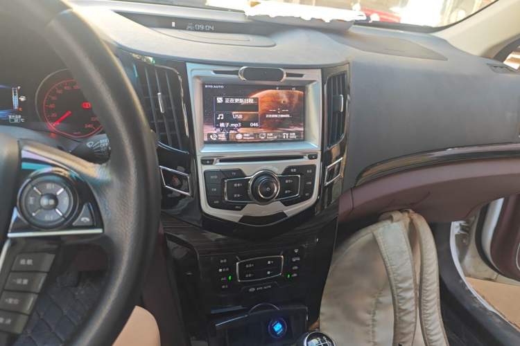 Used BYD Surui 2015 1.5L Manual Comfort Model Audio And AC Panel