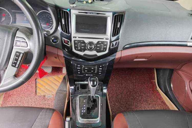 Used BYD Surui 2015 1.5L Automatic Luxury Model Audio And AC Panel