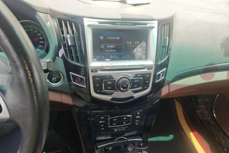 Used BYD Surui 2015 1.5L Manual Luxury Model Audio And AC Panel