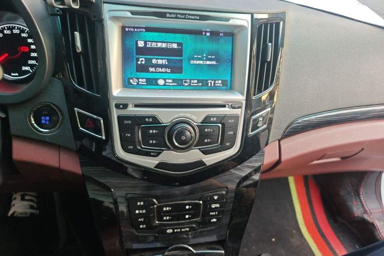 Used BYD Surui 2015 Revised Version 1.5L Manual Luxury Edition Audio And AC Panel