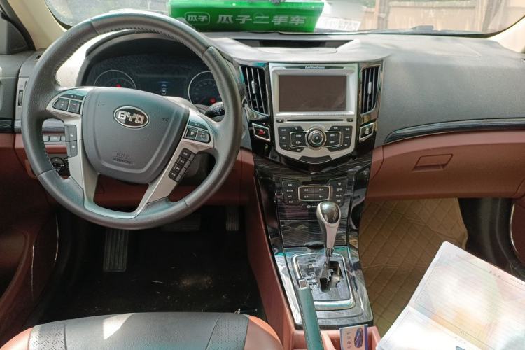 Used BYD Surui 2015 1.5L Automatic Luxury Model Center Console