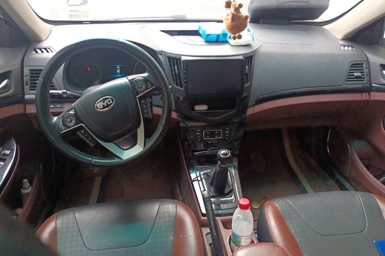 Used BYD Surui 2015 1.5L Manual Comfort Model Center Console