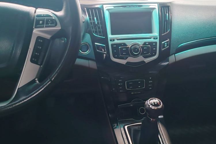 Used BYD Surui 2015 1.5L Manual Luxury Model Center Console