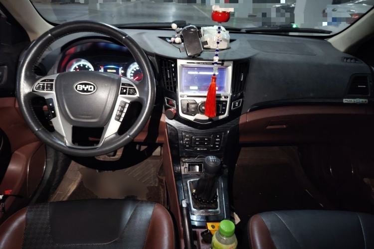 Used BYD Surui 2015 1.5L Manual Luxury Model Center Console
