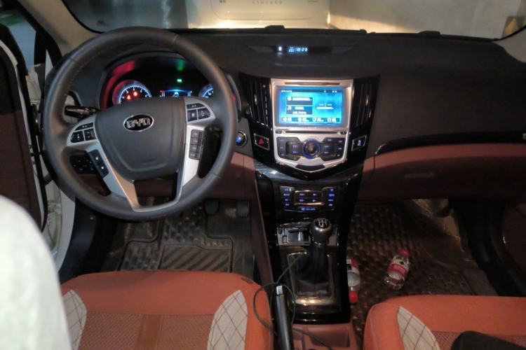 Used BYD Surui 2015 1.5L Manual Luxury Model Center Console