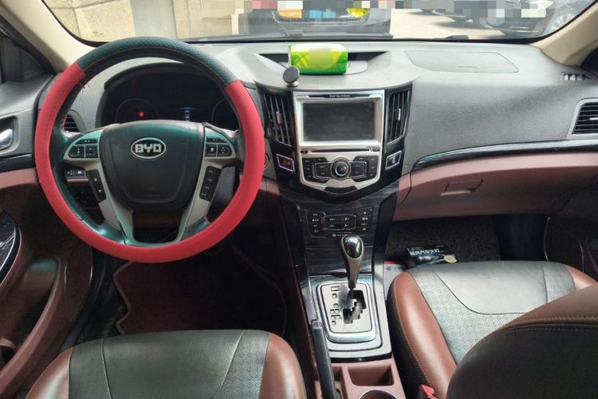 Used BYD Surui 2015 Revised Version 1.5L Automatic Luxury Edition Center Console