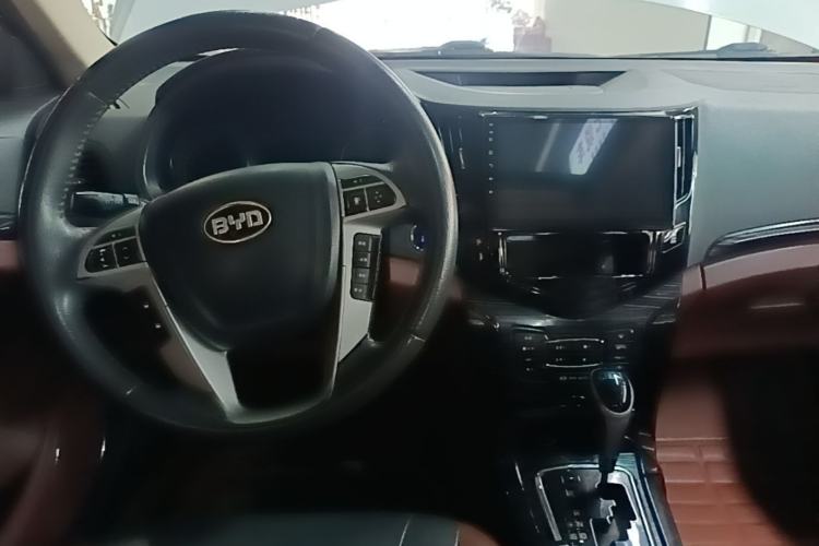 Used BYD Surui 2015 1.5L Automatic Luxury Model Center Console