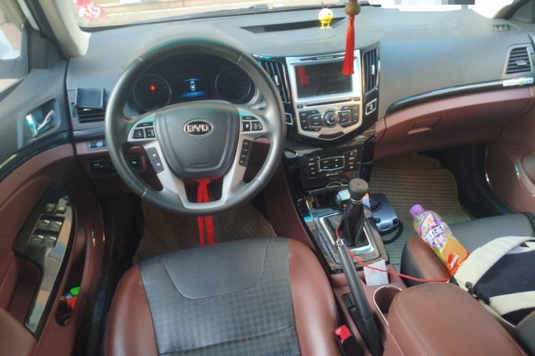 Used BYD Surui 2015 1.5L Manual Luxury Model Center Console