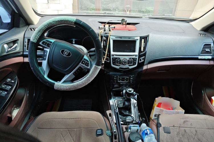 Used BYD Surui 2015 Revised Version 1.5L Manual Luxury Edition Center Console