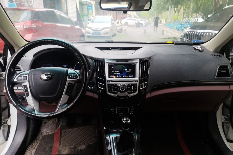 Used BYD Surui 2015 1.5L Manual Luxury Model Center Console