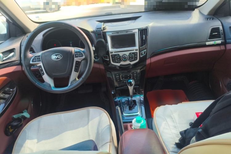 Used BYD Surui 2015 1.5L Automatic Luxury Model Center Console
