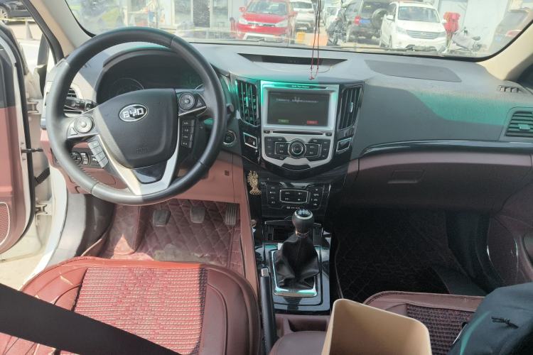 Used BYD Surui 2015 1.5L Manual Comfort Model Center Console
