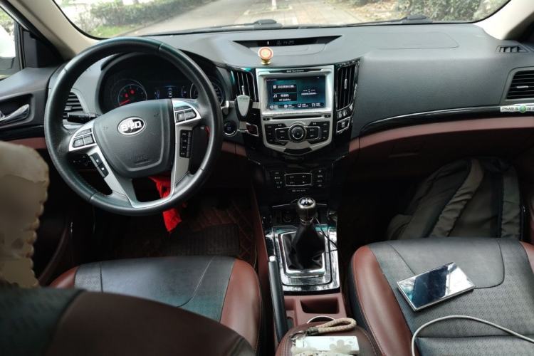 Used BYD Surui 2015 1.5L Manual Luxury Model Center Console