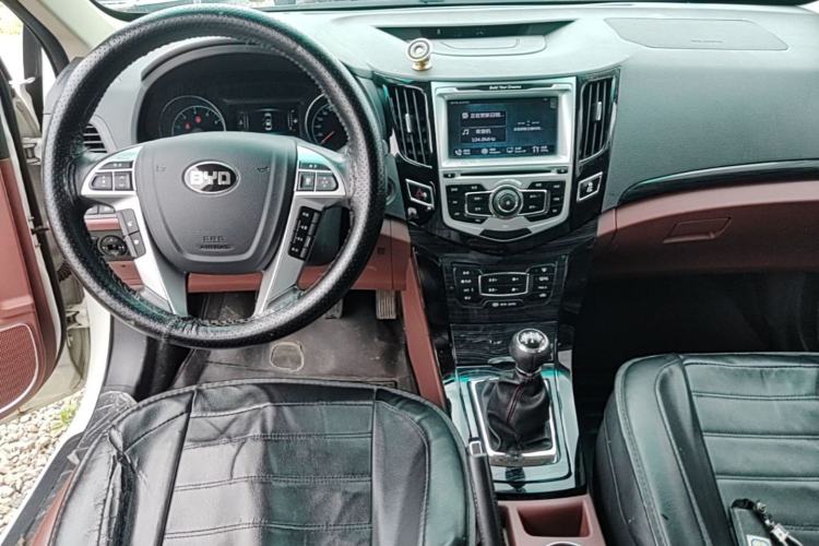 Used BYD Surui 2015 1.5L Manual Luxury Model Center Console