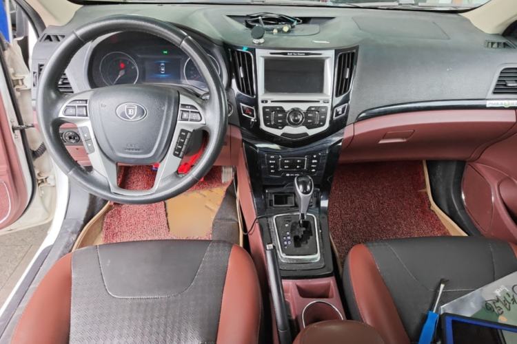 Used BYD Surui 2015 1.5L Automatic Luxury Model Center Console