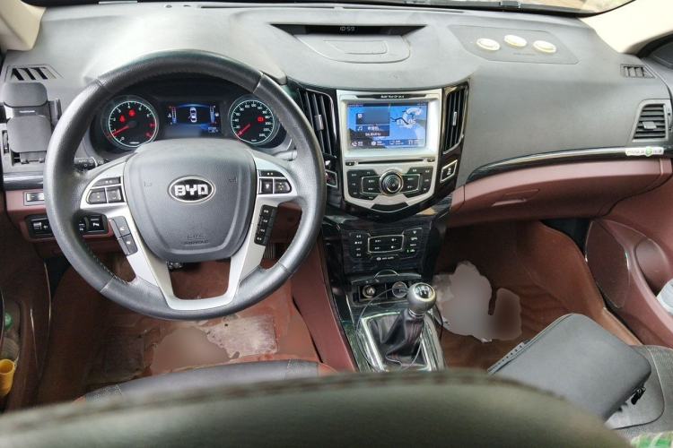 Used BYD Surui 2015 1.5L Manual Luxury Model Center Console