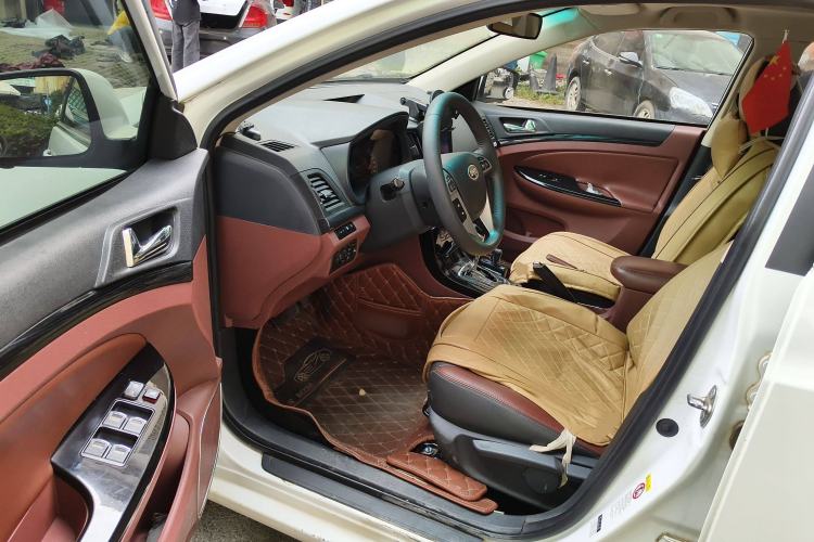 Used BYD Surui 2015 1.5L Automatic Luxury Model Driver Seat