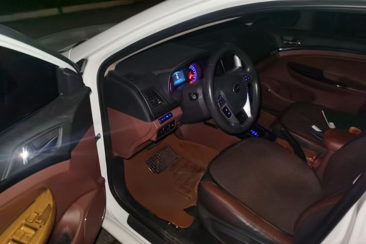 Used BYD Surui 2015 Revised Version 1.5L Automatic Luxury Edition Driver Seat