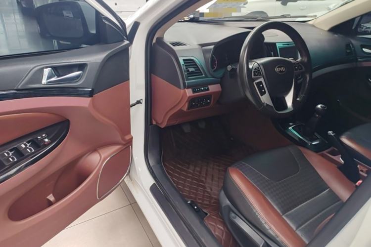 Used BYD Surui 2015 1.5L Manual Luxury Model Driver Seat