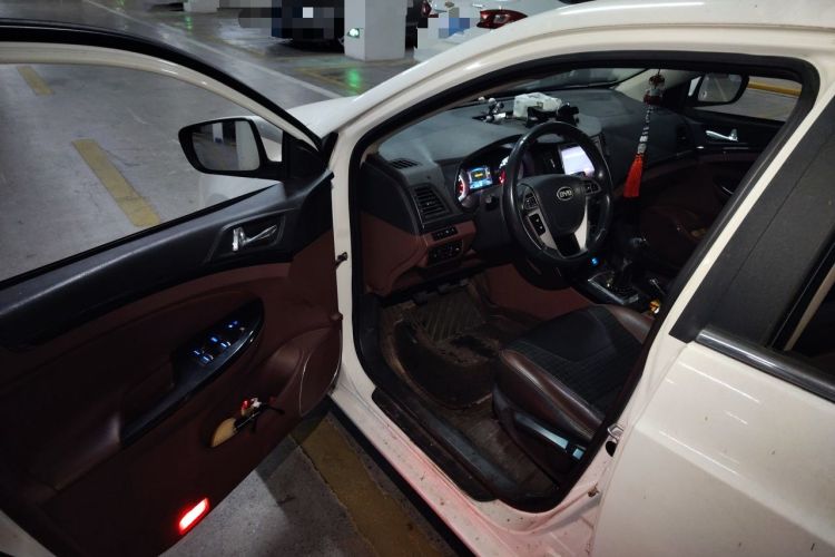 Used BYD Surui 2015 1.5L Manual Luxury Model Driver Seat