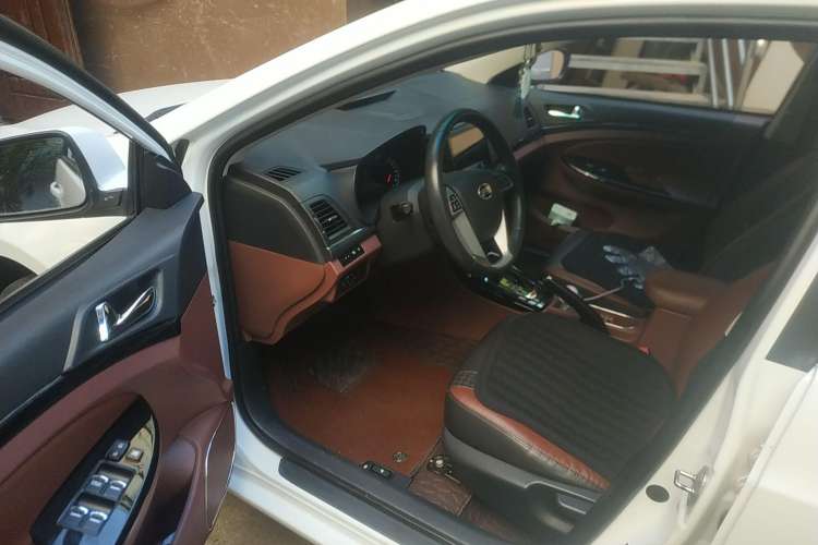 Used BYD Surui 2015 1.5L Automatic Comfort Edition Driver Seat