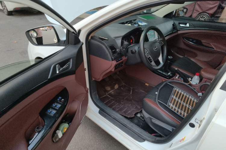 Used BYD Surui 2015 1.5L Manual Luxury Model Driver Seat