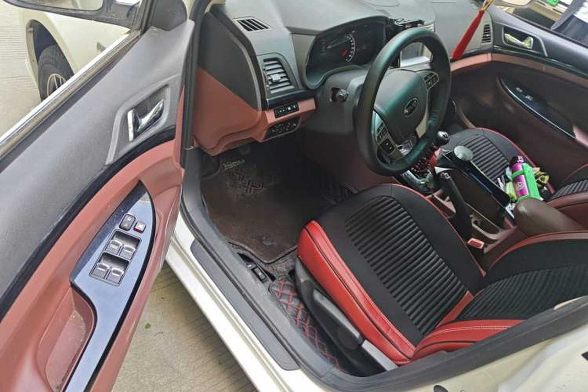 Used BYD Surui 2015 Revised Version 1.5L Manual Luxury Edition Driver Seat