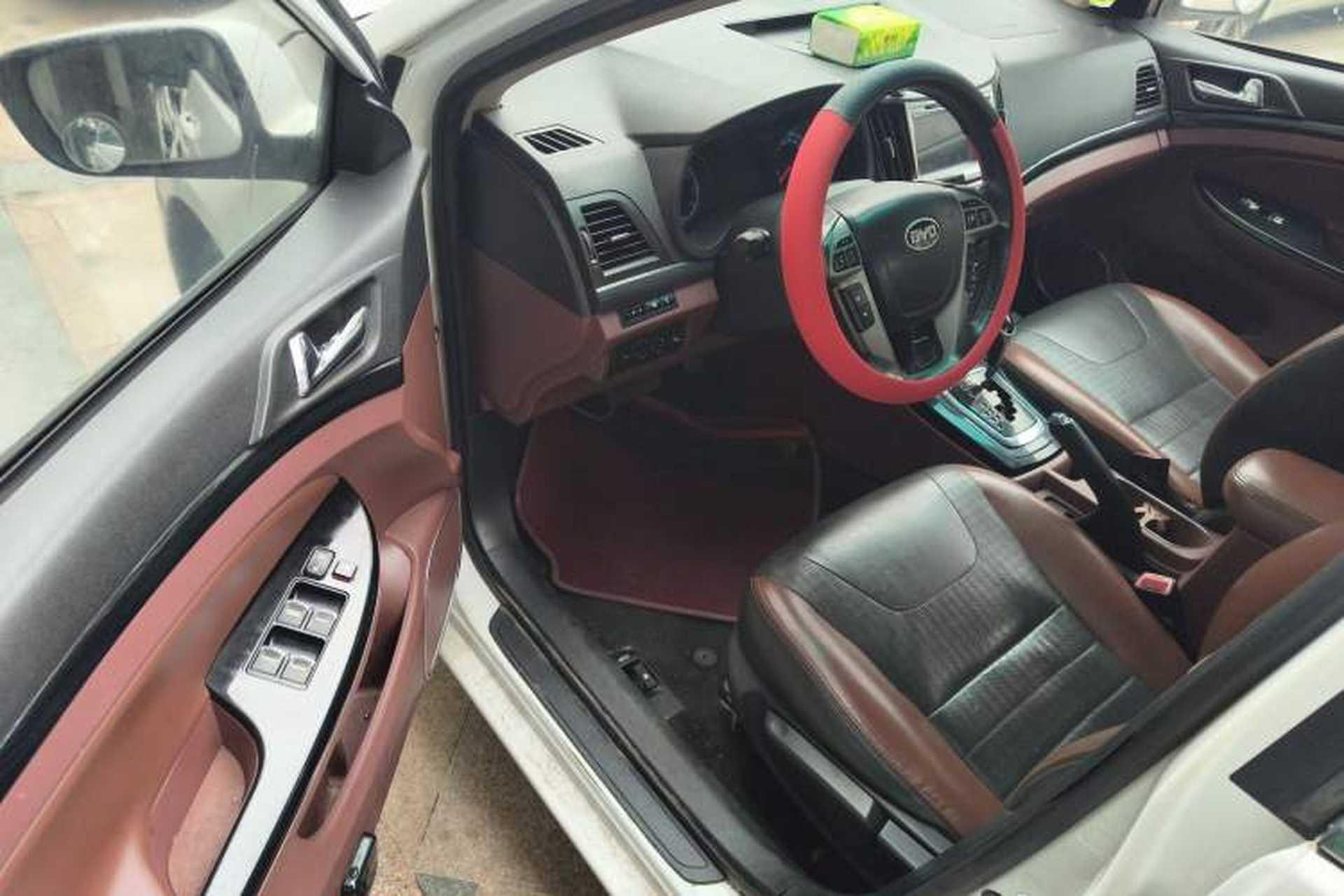 Used BYD Surui 2015 Revised Version 1.5L Automatic Luxury Edition Driver Seat