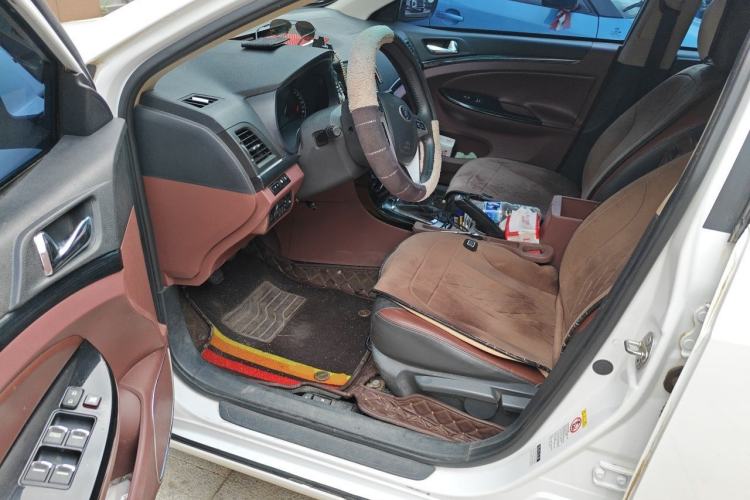 Used BYD Surui 2015 Revised Version 1.5L Manual Luxury Edition Driver Seat