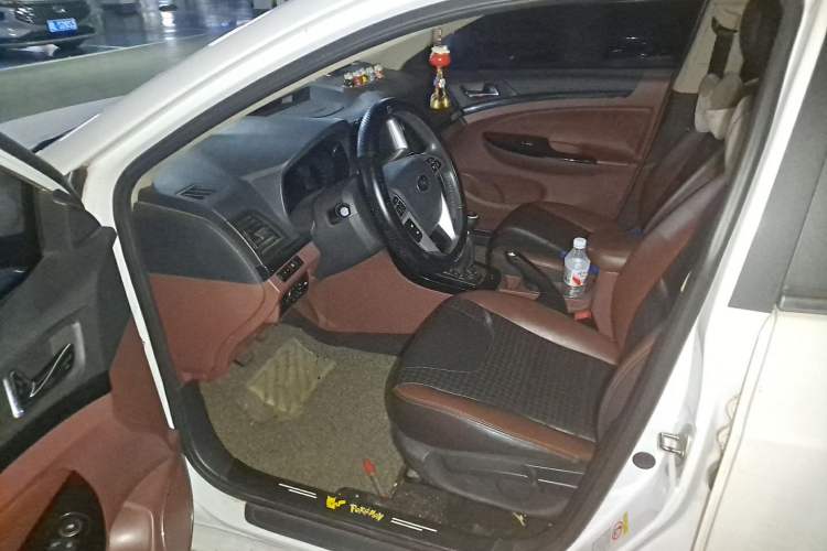 Used BYD Surui 2015 Revised 1.5L Manual Flagship Version Driver Seat