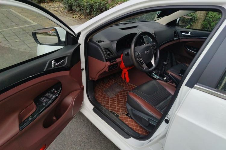 Used BYD Surui 2015 1.5L Manual Luxury Model Driver Seat