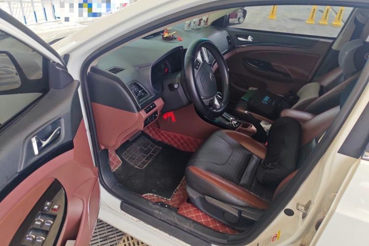 Used BYD Surui 2015 Revised Version 1.5L Automatic Luxury Edition Driver Seat