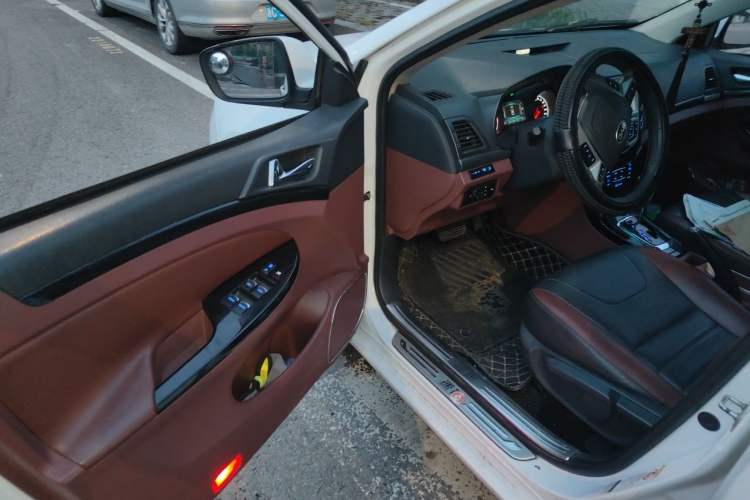 Used BYD Surui 2015 1.5L Automatic Luxury Model Driver Seat